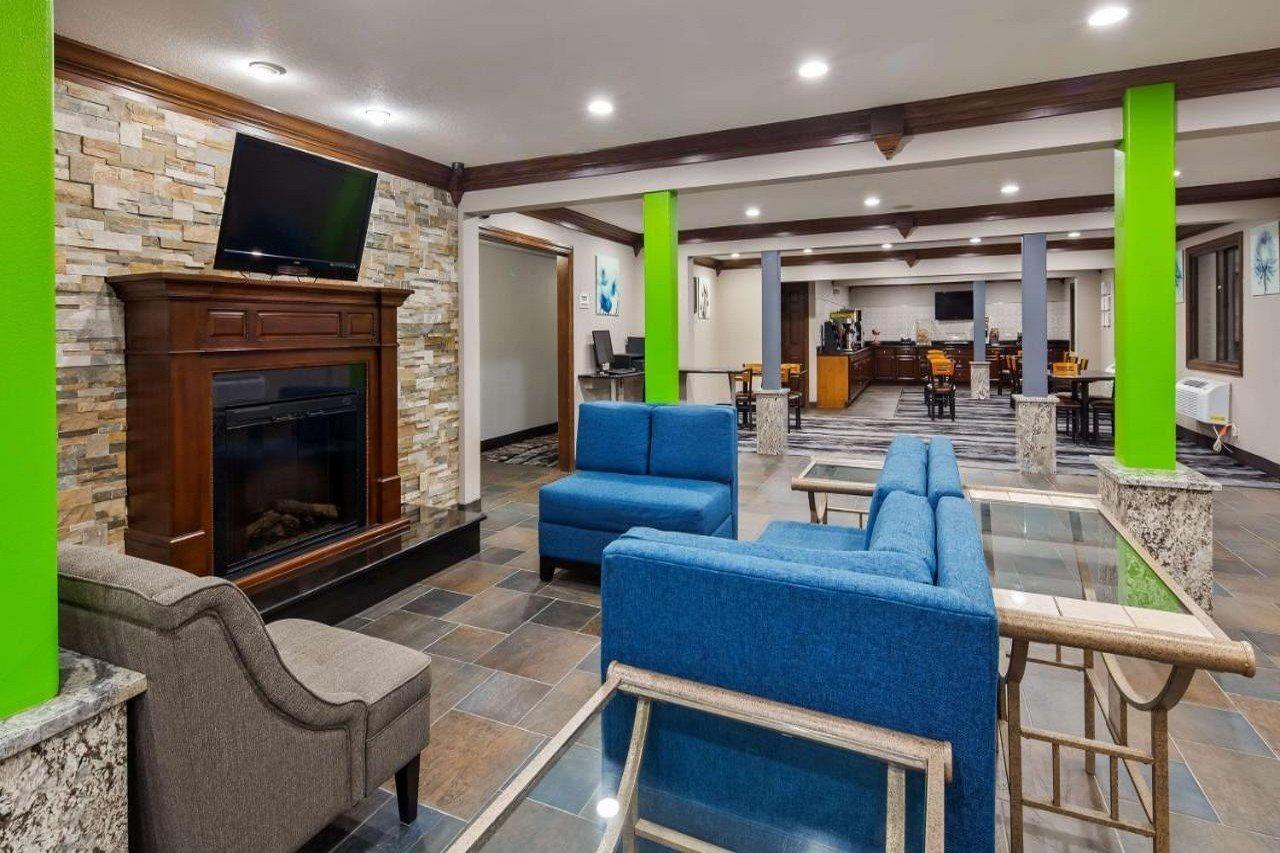 Ramada By Wyndham Cedar Rapids South Hotel Bagian luar foto