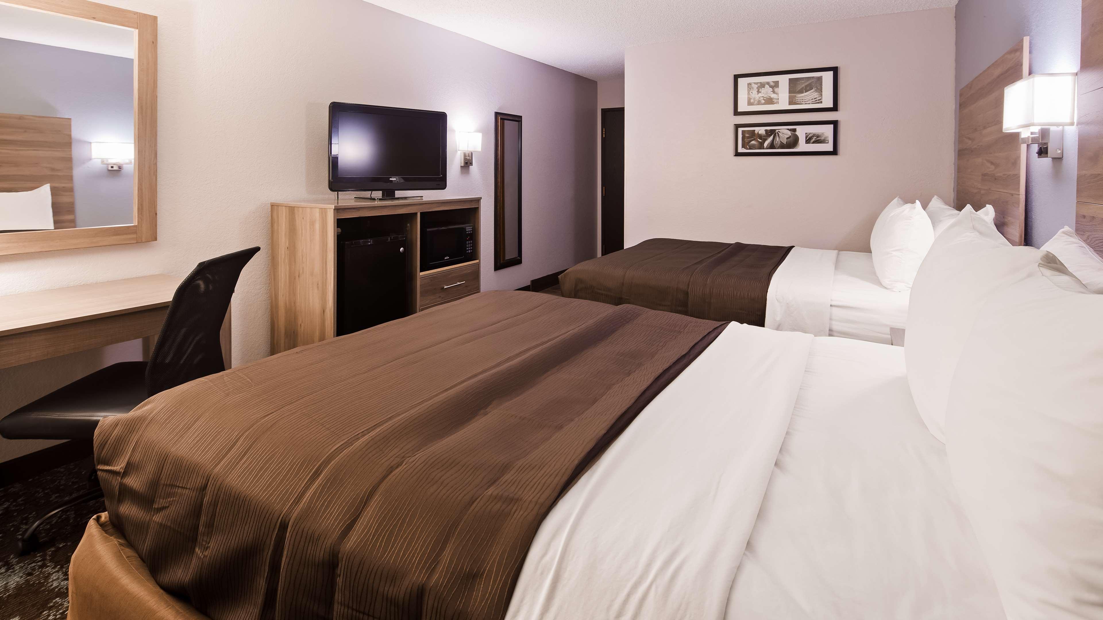 Ramada By Wyndham Cedar Rapids South Hotel Bagian luar foto