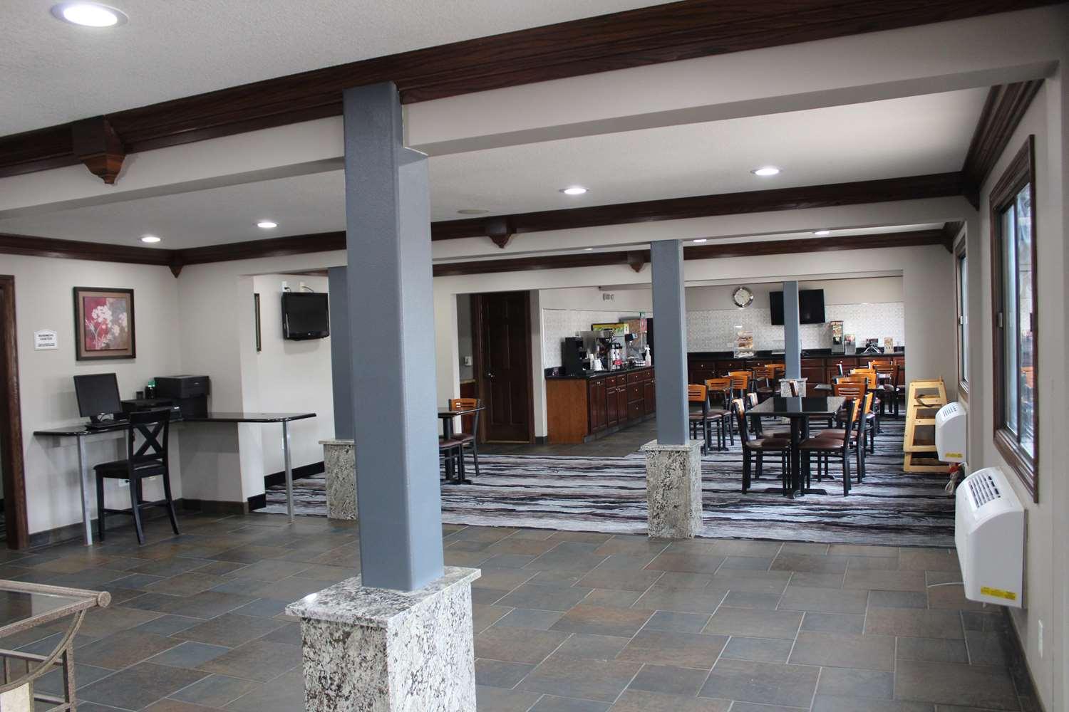 Ramada By Wyndham Cedar Rapids South Hotel Bagian luar foto