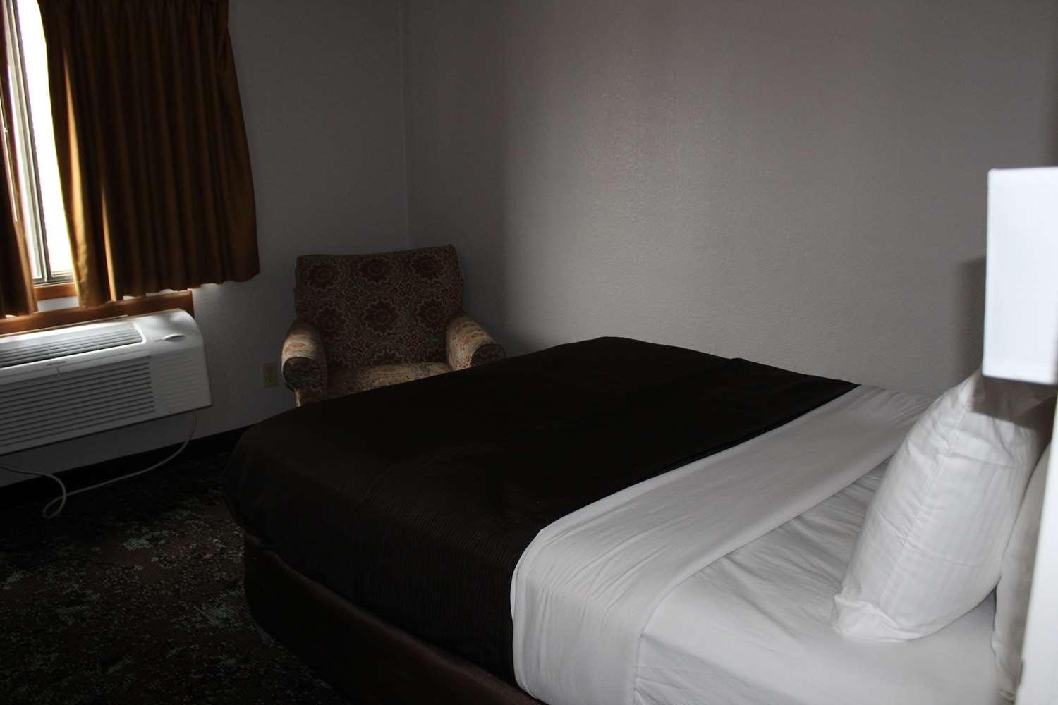 Ramada By Wyndham Cedar Rapids South Hotel Bagian luar foto