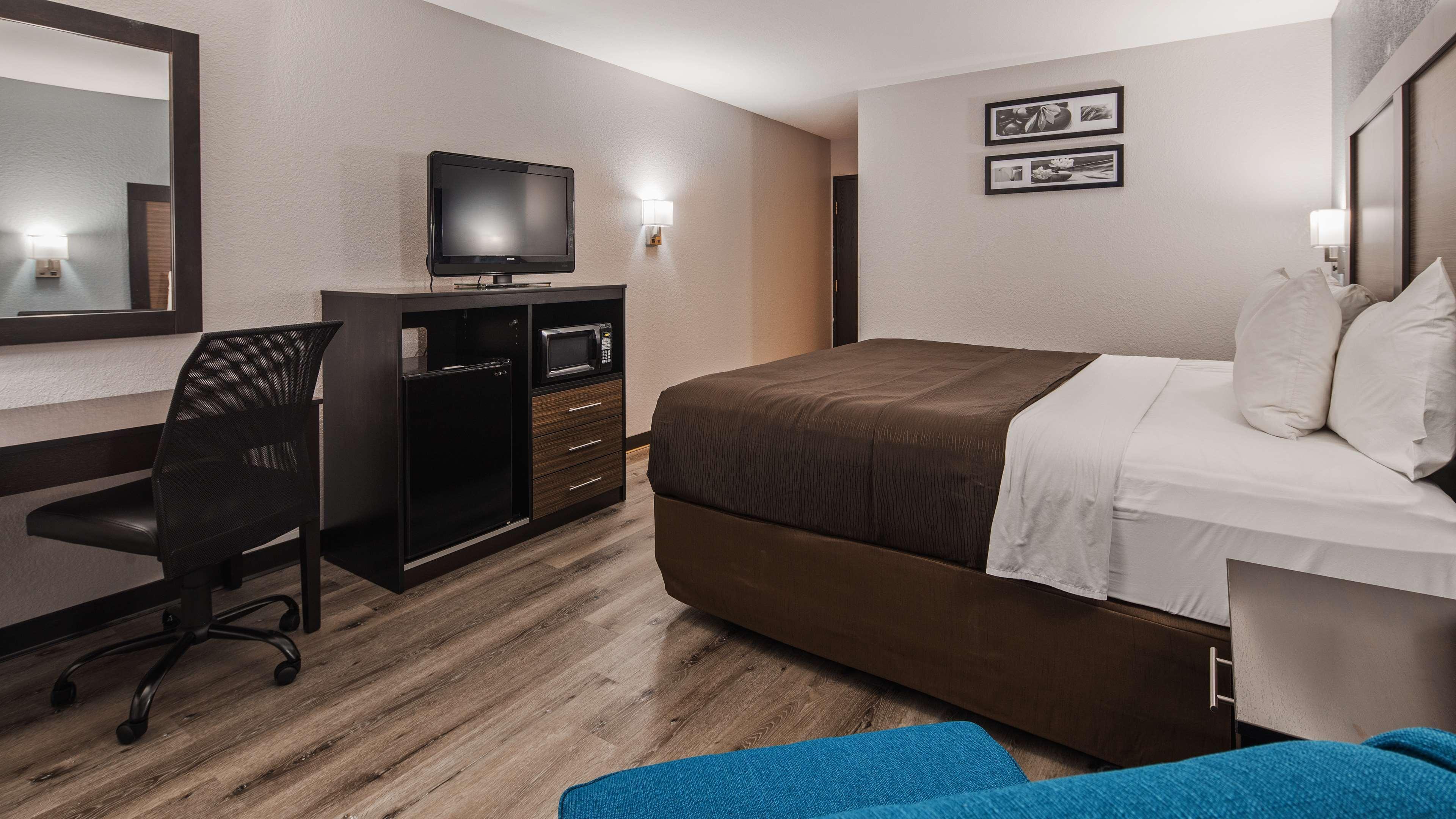 Ramada By Wyndham Cedar Rapids South Hotel Bagian luar foto