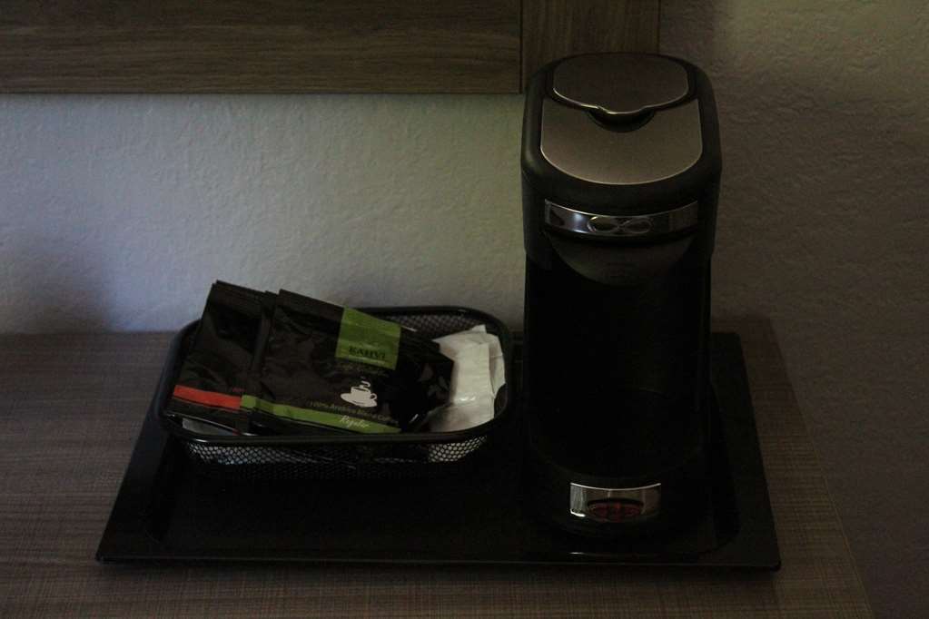 Ramada By Wyndham Cedar Rapids South Hotel Ruang foto